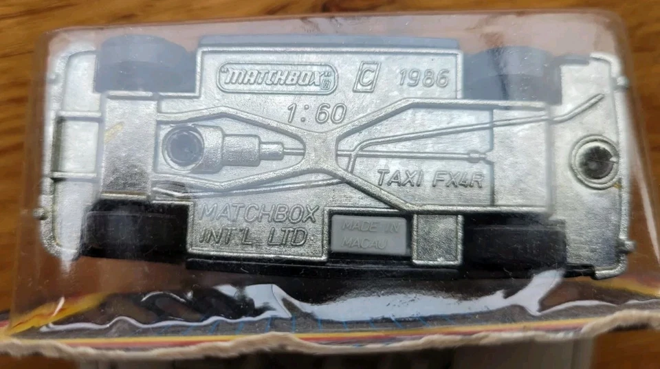 Matchbox MB 4,englisches Taxi FX4R,schwarz,1 : 60,Neu,OVP              - Bild 2 von 4