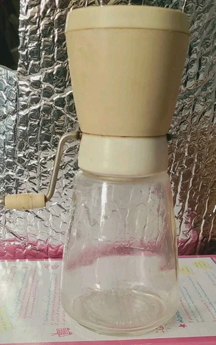 Vintage Federal Housewares Nut Grinder Beige w/White Lid Chicago IL 6 1/2" 411