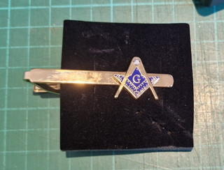 Masonic Tie Pin with Square & Compasses Motif in Plastic Box (76)