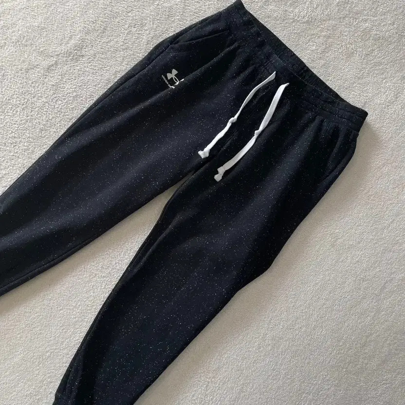 Under Armour Women's Fleece Jogger Pants - Size L, Black thumbnail 2