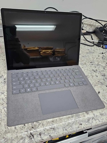 Microsoft Surface Laptop 3 (13.5-inch, 512GBSSD, 16GB RAM, i7-1065G7 @ 1.30GHz)