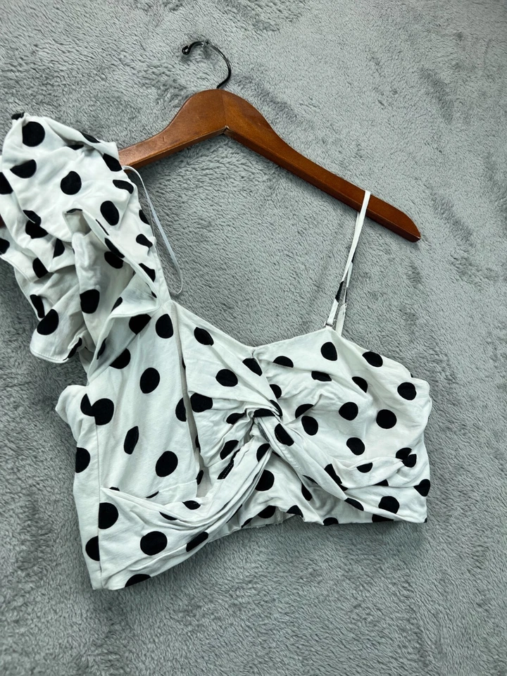 H&M Crop Top Bandeau Womens 6 White Black Polka Dot Twist One Ruffle Sleeve - Image 2 of 4