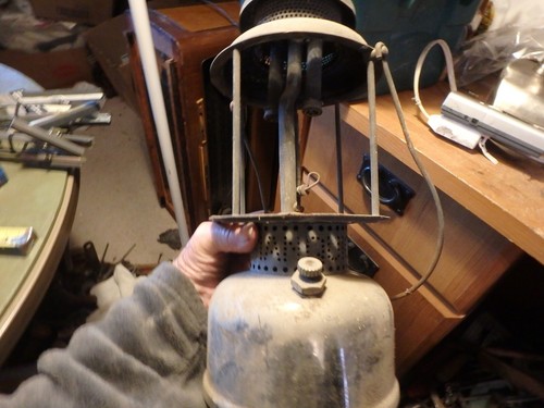 2w-vintage COLEMAN sunshine Quick-Lite lantern- code 5-3??-no globe