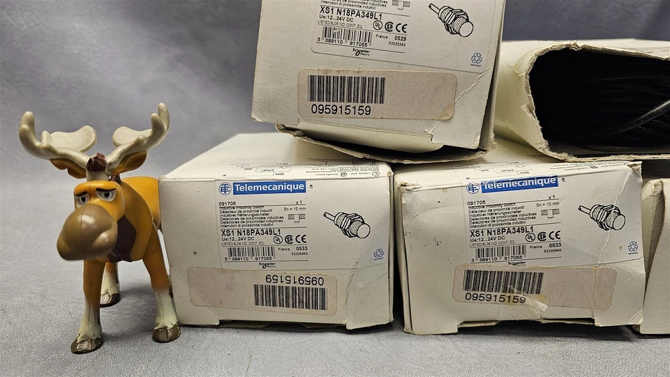 Telemecanique XS1N18PA349L1 Proximity Sensor 24 VDC Load BK/BU Lot of 5 - Image 3 of 4