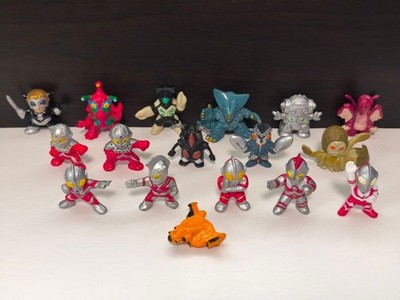 Ultraman Figurenset Ultraman und Feinde Bandai Lot 17 Figuren Sammlung