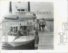 1970 Press Photo The Ladies Club Beach Party at Spring Hill's Hunter's Lake area