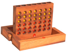 Vier gewinnt Spiel eckig aus Holz 16,5 cm x 13,5 cm, mit innenliegendem Fach