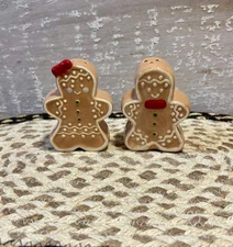 New Christmas GINGERBREAD BOY GIRL SALT PEPPER SHAKERS Figurine Set