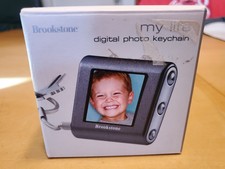 Brookstone My Life Digital Photo Keychain Holds 60 Pictures Rechargeable Boxed