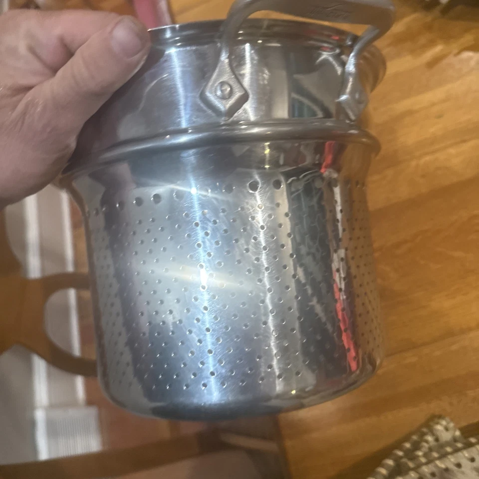 All Clad Stanless Steel Pasta Insert 9.5” X 8” tall - Image 3 of 4