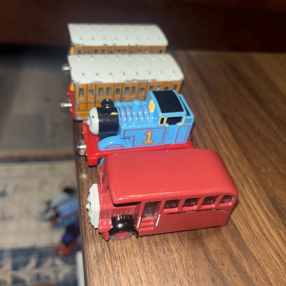 Thomas Annie & Clarabel Bertie | Thomas Train TAKE Along N Play Diecast Lote Foto 2 de 4