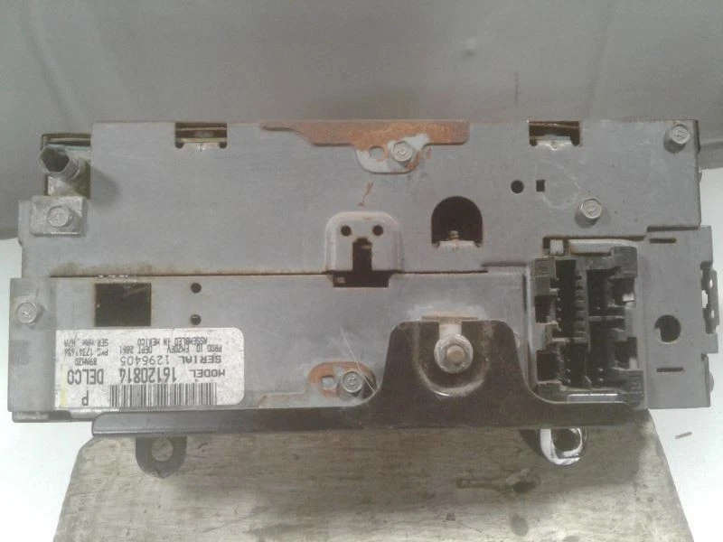 Audio Equipment Radio AM Mono-fm Stereo-cassette Fits 89-96 CENTURY 1604402 - Image 2 of 4