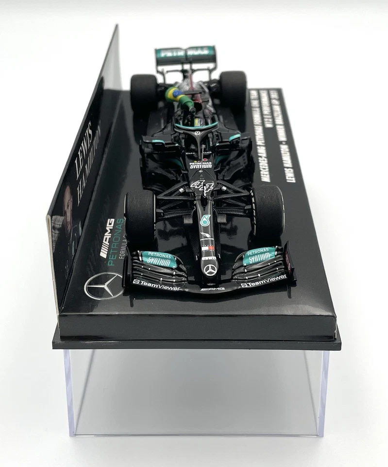 Minichamps 1:43 Lewis Hamilton Mercedes W12 Winner Brazilian GP 2021 flag - Image 4 of 4