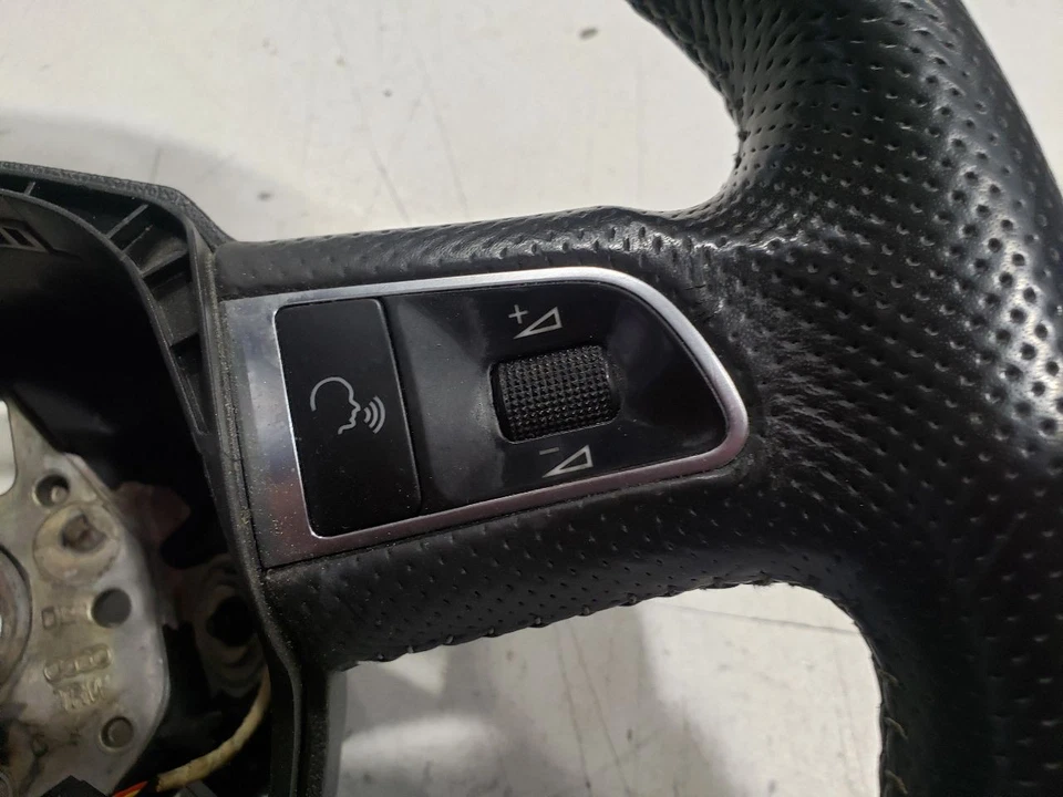 Volante S-Line - Audi A4 B8 Quattro Premium 2011 automático - OEM 8K0419091 Foto 2 de 4