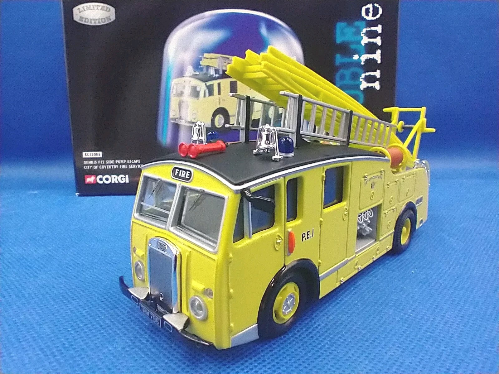 Corgi CC13005 Dennis F12 Side Pump Escape Fire Engine Coventry Fire Service 1:50