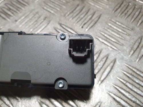 MERCEDES E 220 W212 HEATED SEAT HAZARD SWITCH PANEL A2129052401 2014 - Picture 6 of 6