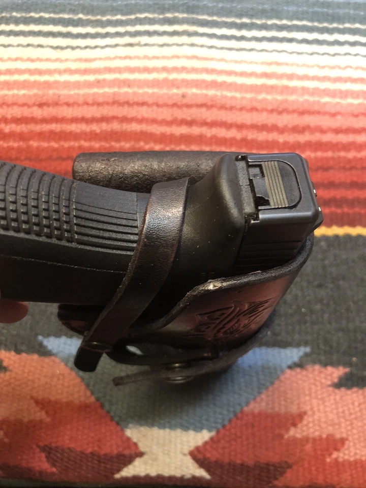 Funda de campo de cuero Western con desplazamiento floral SE ADAPTA A MODELOS: Glock 17/22 y 19/23 Foto 2 de 4