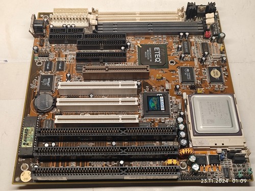 Super Socket 7 AT *1 MB Cache* SOYO SY-5EHM Motherboard, CPU, 128 MB + Bonus - 第 1/9 張圖片