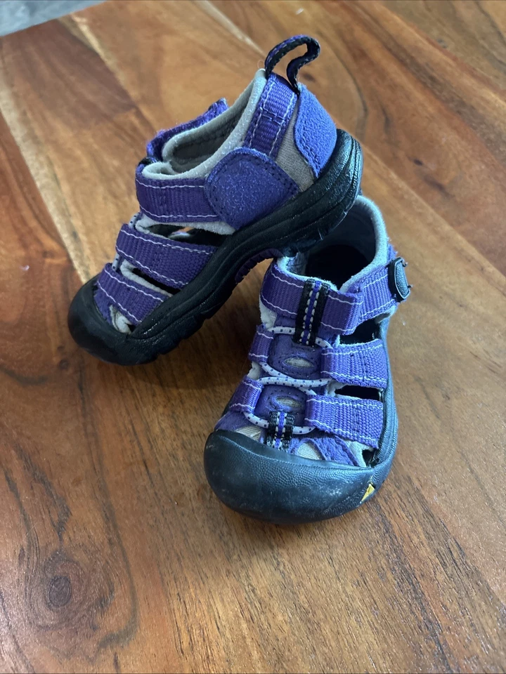 Sandalias Keen para niños pequeños talla 4 Foto 2 de 4