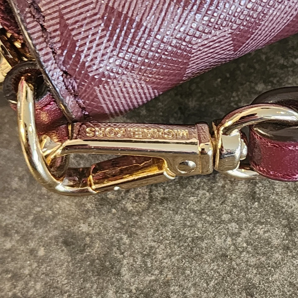 Cartera Muñequera Michael Kors Cremallera Alrededor Marrón Borgoña Monograma Lona Recubierta Foto 4 de 4