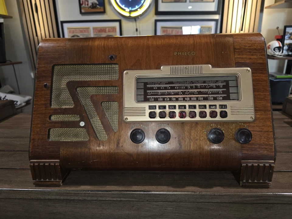 Radio tubo de mesa de madera con cuña modelo 40-155T Philco 1939/40 vintage ¡FUNCIONA!! Foto 2 de 4