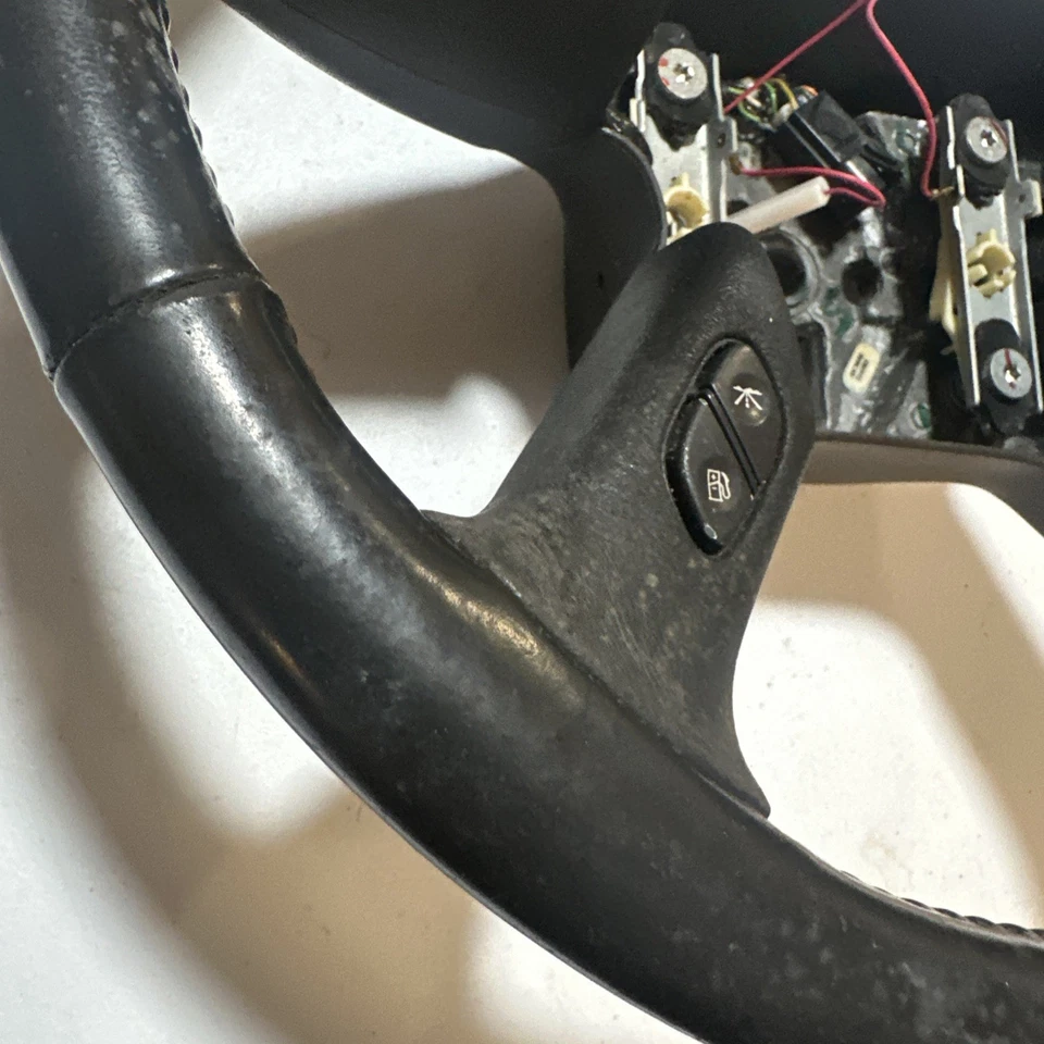 Volante Chevy Silverado 2003-2006 cuero 1500 2500 3500 HD Foto 3 de 4