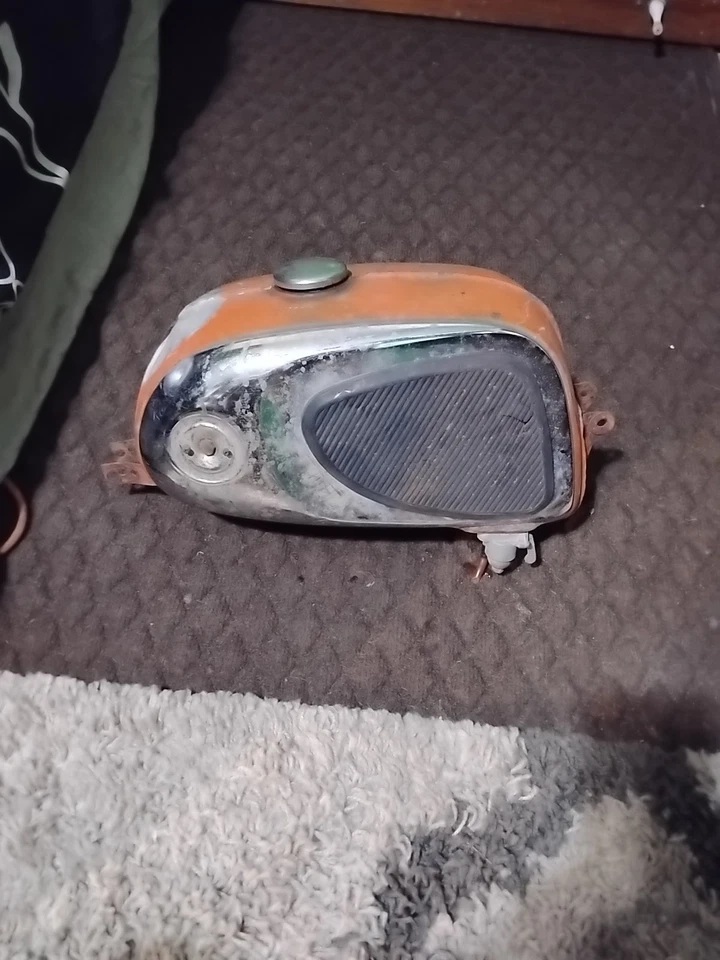 普利司通90cc摩托车油箱 — 第 3/4 张图片