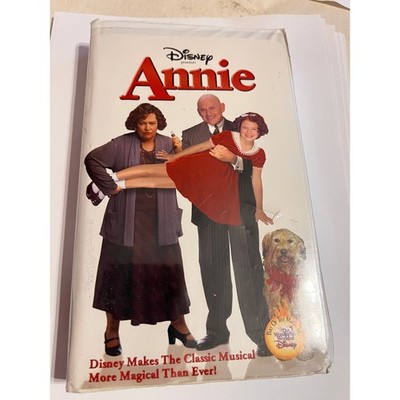 Disney Annie VHS Movie 1999 Kathy Bates Musical Wonderful World of Disney Tape