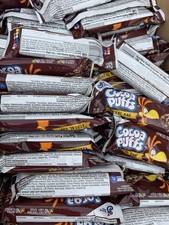 Barra de cereales para desayuno de chocolate Cocoa Puffs con granos enteros EXP 03/2026 lote