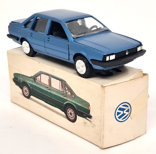 Conrad 1/43 Volkswagen Santana GL Metallic Blue Diecast Model Car - Picture 3 of 8