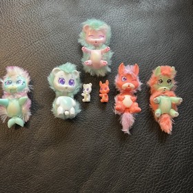 Hatchimals &ldquo;Hatchy Home&rdquo; or &ldquo;Mommy & Baby&rdquo; themed CollEGGtibles set