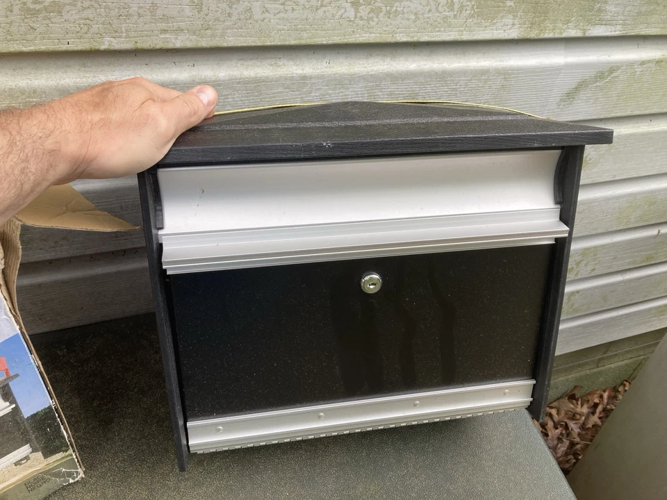 Gibraltar Industries Urban Series Wall-Mount Mailbox Locking w/Keys Black w/Flag - Image 2 of 4