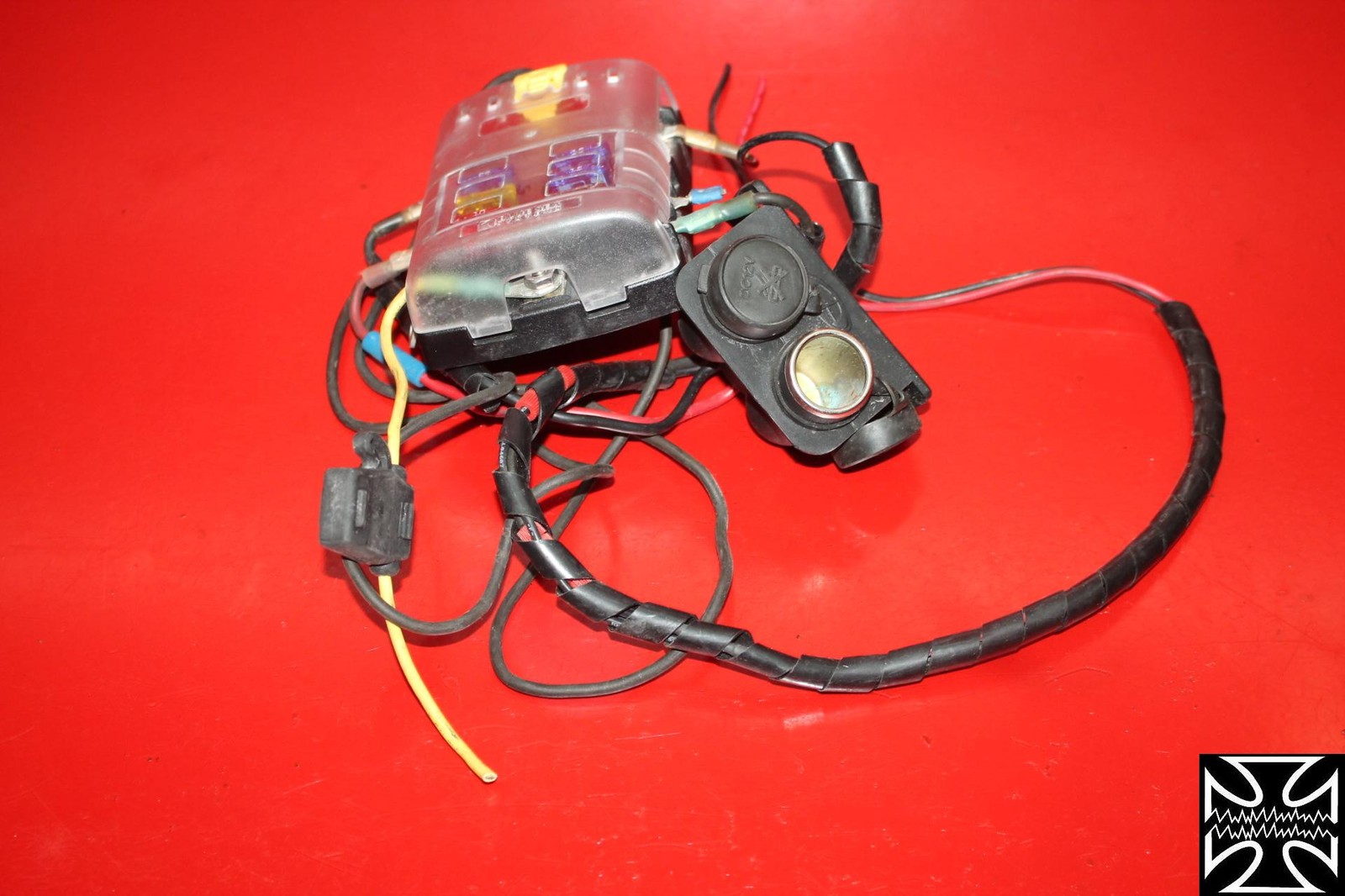 02 2002 YAMAHA YZF R1 FUSE JUNCTION BOX W/ POWER ACCESSORY PORTS | eBay