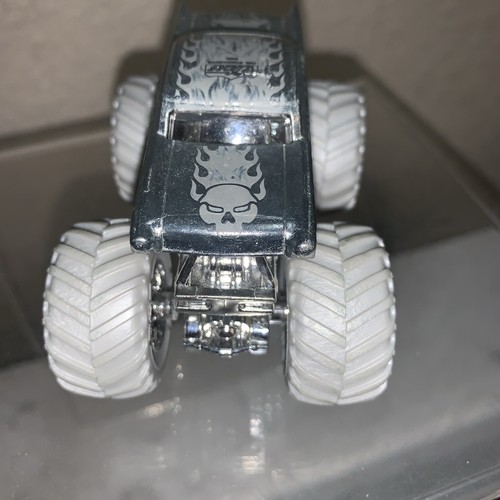 Monster Jam 2017 Hot Wheels 1/64 25 aniversario Silver Collection Avenger - Imagen 4 de 6