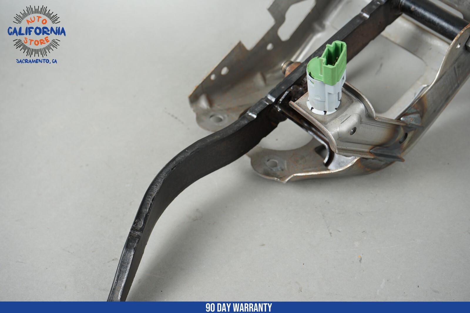 14-19 Maserati Ghibli Brake Pedal Assembly w/ sensor & bracket 06700053400 OEM