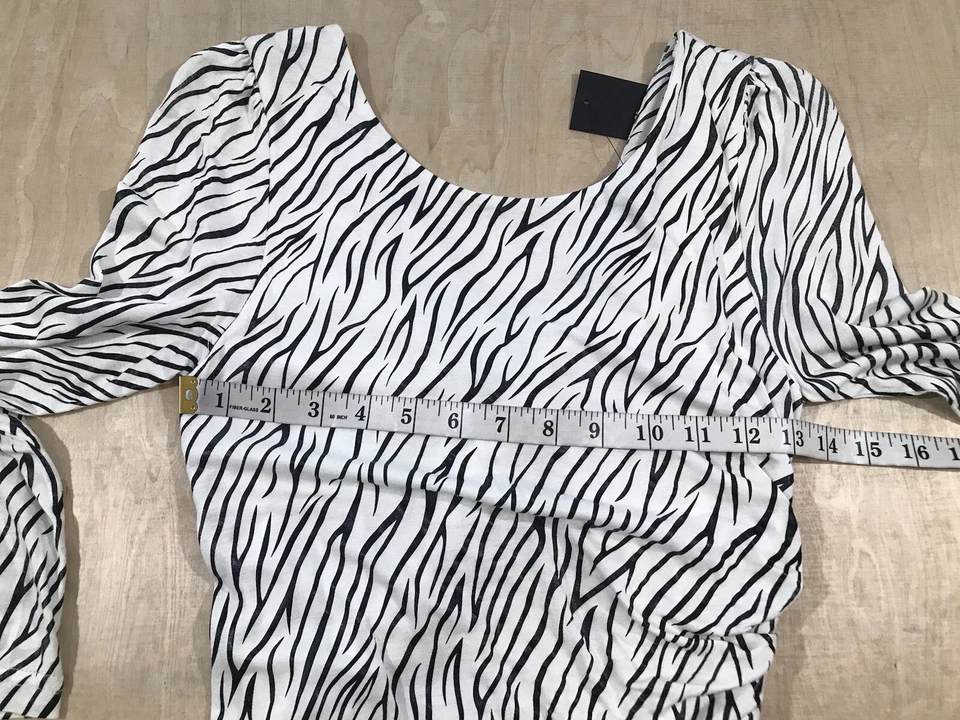 Vestido Ark & Co Talla Pequeña Negro Blanco Estampado Cebra Abierto Anudado Espalda Foto 3 de 4