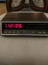 General Electric GE Model 7-4616B Two Wake Times FM/AM Clock Radio
