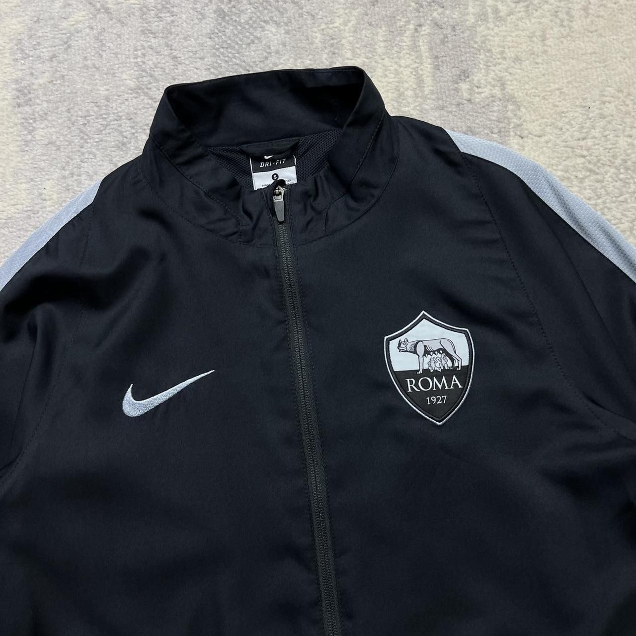 SACAI X NIKE Giacca allenamento Nike Roma FC piccola uomo nera bianca ricamata full zip