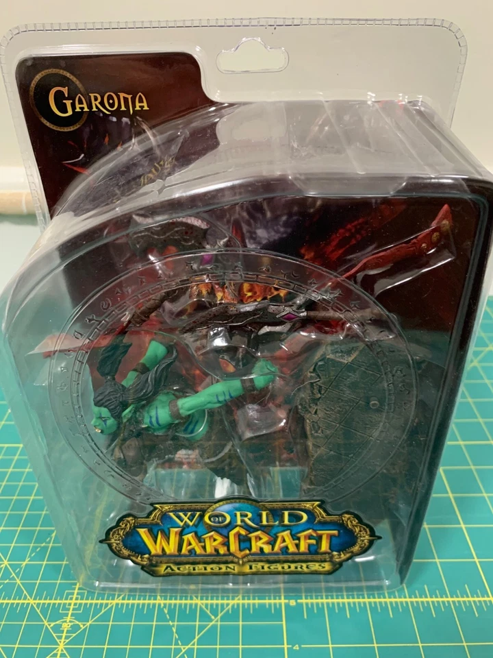 DC Unlimited World of Warcraft: Series 7: Orc Rogue: Garona Action Figure - Image 2 of 4