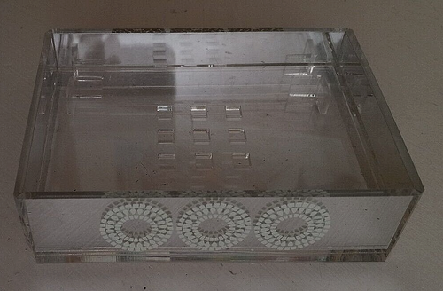 Kohl's clear acrylic soap dish with mirrored sides - Picture 7 of 7