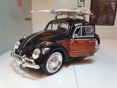 Motor-Max 79591 Volkswagen - Beetle with Surfboard 1968 - Black