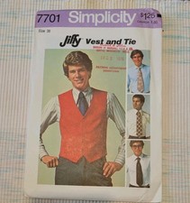 Gilet homme Simplicity Jiffy Pattern 7701 et cravate large, taille 38. Non coupé. Vintage 1976.