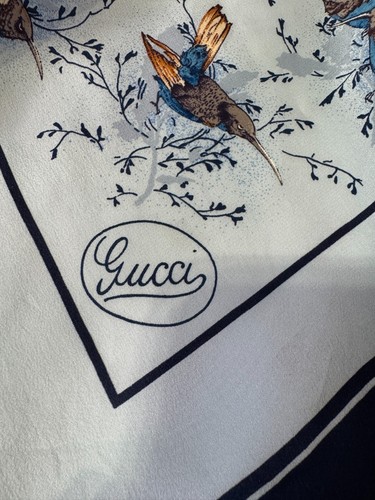 Vintage Gucci Birds Logo Sky Blue Pure Luxurious Silk Hand Rolled Scarf Shawl - Picture 9 of 18