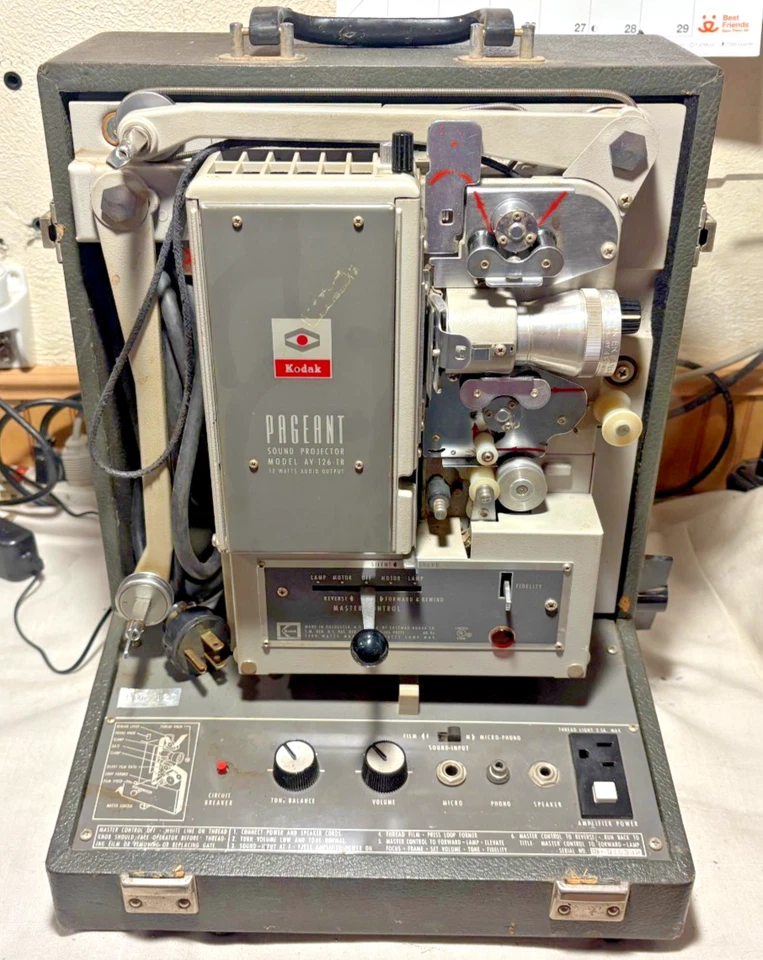 Projetor de Som KODAK Pageant AV-126-TR 16mm com Estojo - Bom Estado de Funcionamento - Imagem 2 de 4