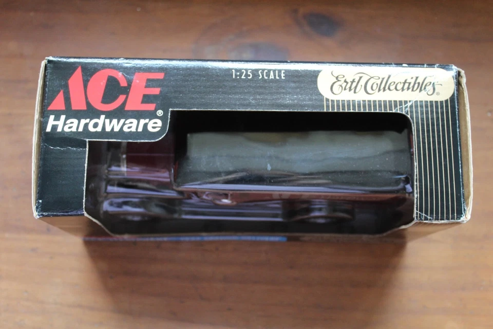 Camión de reparto ERTL ACE 1927 Graham Hardware | Escala 1:25 Foto 3 de 4
