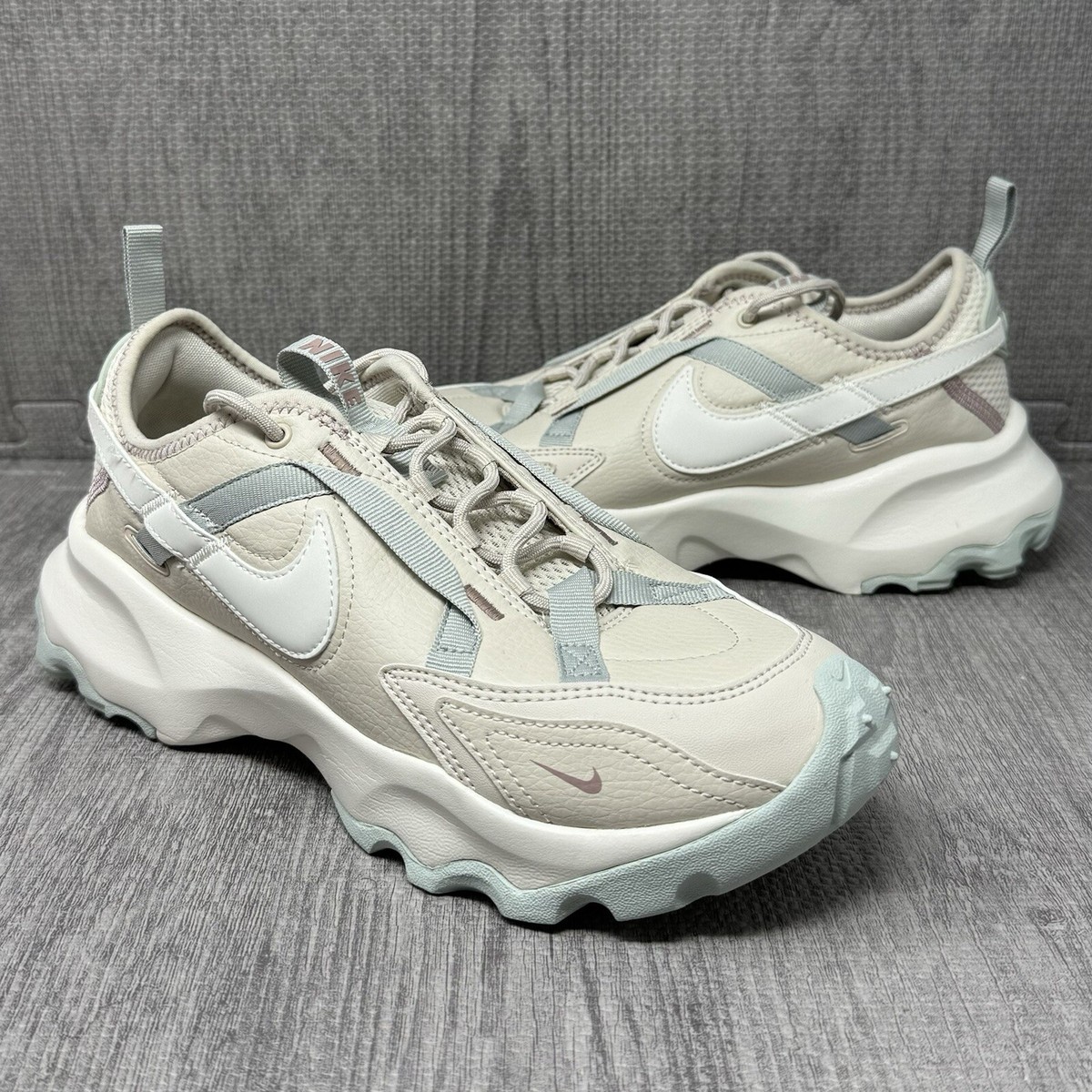 Nike TC 7900 Light Orewood Brown Sail Women's Shoes DD9682