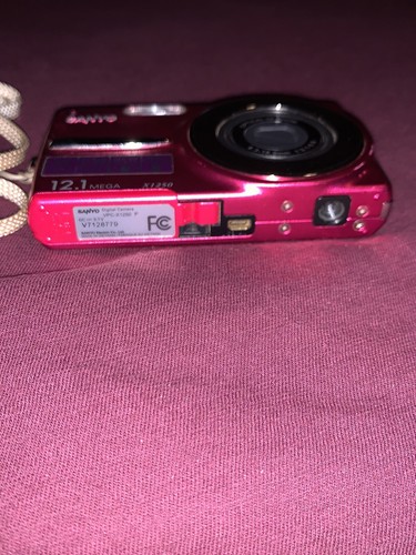Pink Sanyo VPC-X1250 12.1MP Digital Camera No memory card Or charger, W/ Battery - Picture 5 of 12