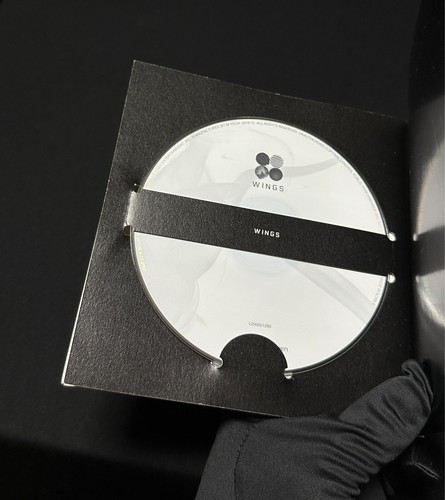 BTS autografiado "WINGS (W ver.)" CD promocional firmado 2º álbum - Imagen 6 de 20