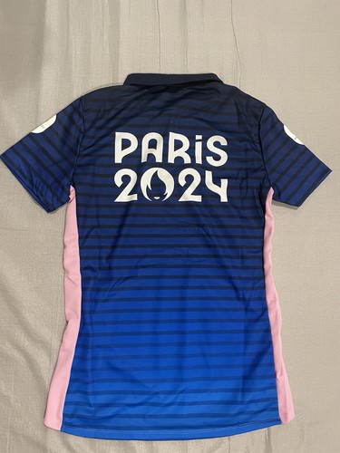 Pantalon Officiel Staff Jeux Olympiques Paris 2024 – Bleu, Taille M, Le Coq Sportif, Neuf Avec Défauts