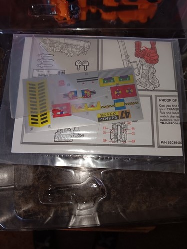 Figura Conmemorativa Transformers G1 Grapple Serie VI Sin Manos Ni Pistola - Imagen 7 de 12